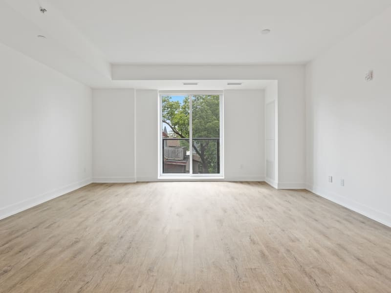 Empty living room · modern before AI virtual staging