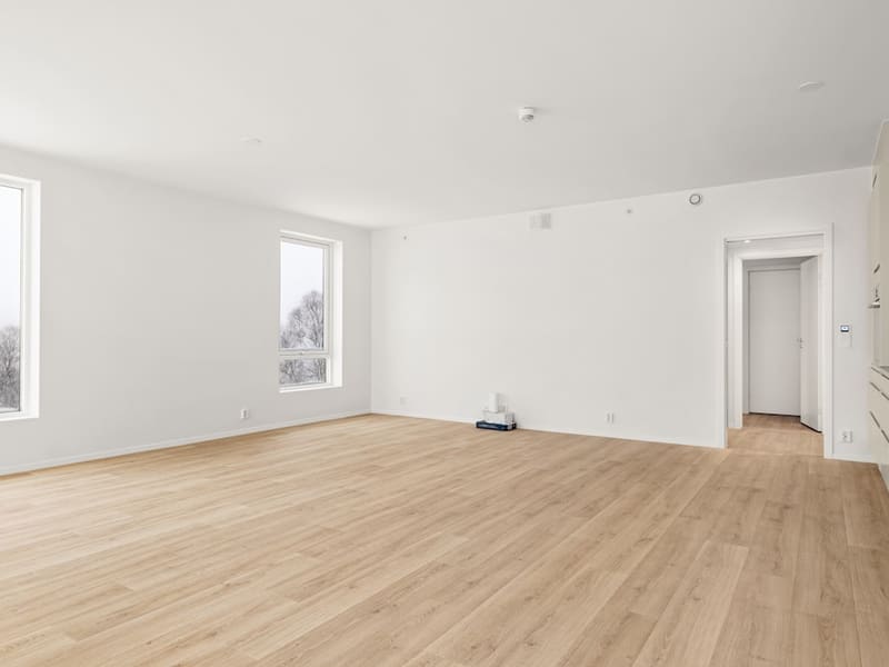 Bedroom before virtual staging